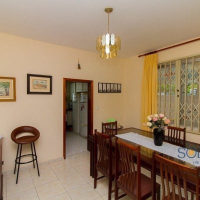 Casa Residencial com 136m², 3 quartos, 1 suíte, 3 garagens, no bairro Trindade em Florianópolis