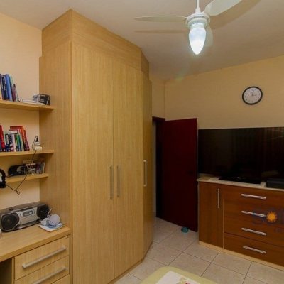 Casa Residencial com 136m², 3 quartos, 1 suíte, 3 garagens, no bairro Trindade em Florianópolis