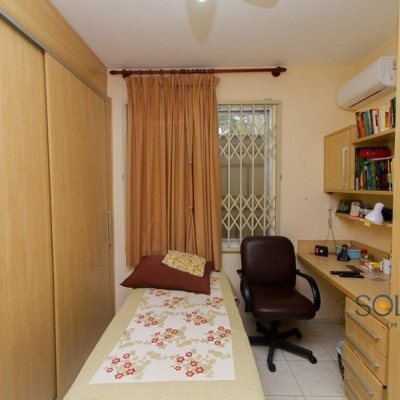 Casa Residencial com 136m², 3 quartos, 1 suíte, 3 garagens, no bairro Trindade em Florianópolis