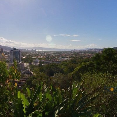 Pousada com 376m², 10 quartos, 3 suítes, no bairro Córrego Grande em Florianópolis