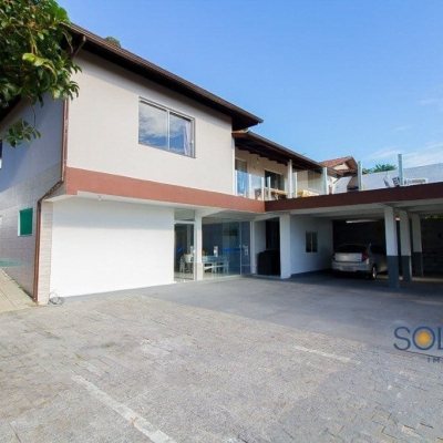 Pousada com 376m², 10 quartos, 3 suítes, no bairro Córrego Grande em Florianópolis