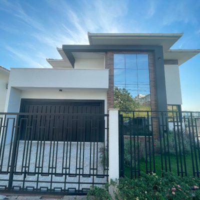Casa Residencial com 511m², 5 quartos, 3 suítes, 2 garagens, no bairro Pedra Branca em Palhoça