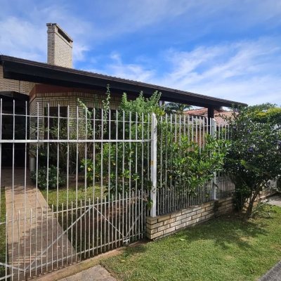 Casa Residencial com 430m², 7 quartos, 5 suítes, 2 garagens, no bairro Jurerê em Florianópolis