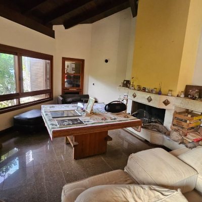 Casa Residencial com 430m², 7 quartos, 5 suítes, 2 garagens, no bairro Jurerê em Florianópolis