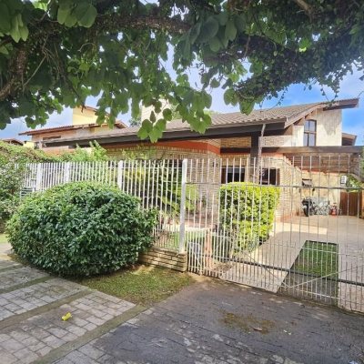 Casa Residencial com 430m², 7 quartos, 5 suítes, 2 garagens, no bairro Jurerê em Florianópolis