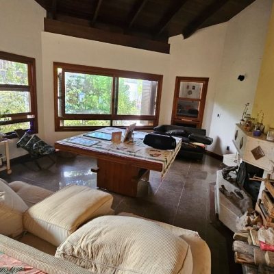 Casa Residencial com 430m², 7 quartos, 5 suítes, 2 garagens, no bairro Jurerê em Florianópolis