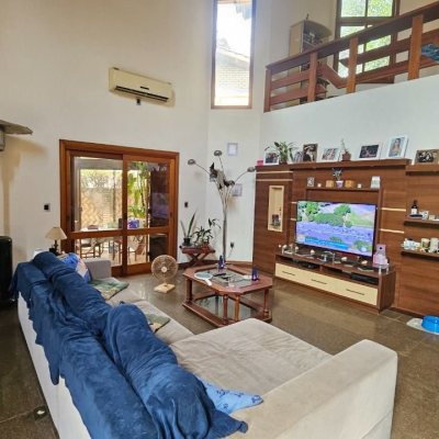 Casa Residencial com 430m², 7 quartos, 5 suítes, 2 garagens, no bairro Jurerê em Florianópolis