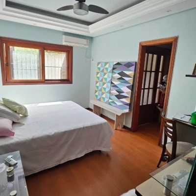 Casa Residencial com 430m², 7 quartos, 5 suítes, 2 garagens, no bairro Jurerê em Florianópolis