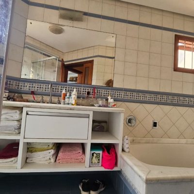 Casa Residencial com 430m², 7 quartos, 5 suítes, 2 garagens, no bairro Jurerê em Florianópolis