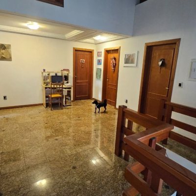 Casa Residencial com 430m², 7 quartos, 5 suítes, 2 garagens, no bairro Jurerê em Florianópolis