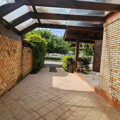 Casa Residencial com 430m², 7 quartos, 5 suítes, 2 garagens, no bairro Jurerê em Florianópolis