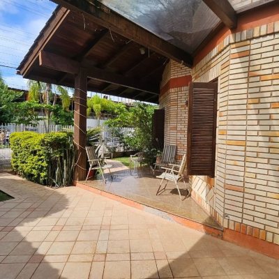 Casa Residencial com 430m², 7 quartos, 5 suítes, 2 garagens, no bairro Jurerê em Florianópolis