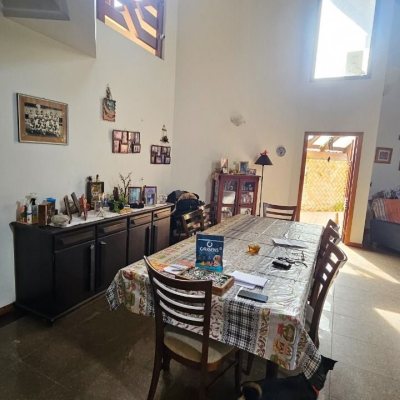 Casa Residencial com 430m², 7 quartos, 5 suítes, 2 garagens, no bairro Jurerê em Florianópolis