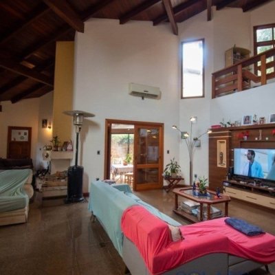 Casa Residencial com 430m², 7 quartos, 5 suítes, 2 garagens, no bairro Jurerê em Florianópolis