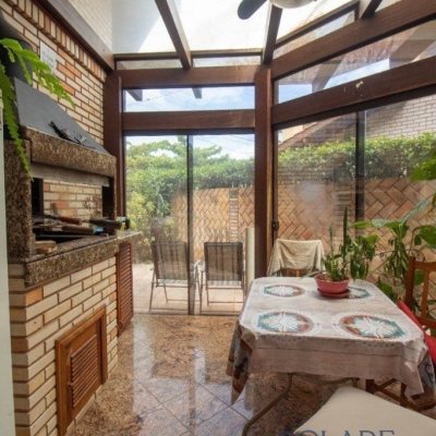 Casa Residencial com 430m², 7 quartos, 5 suítes, 2 garagens, no bairro Jurerê em Florianópolis