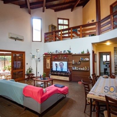 Casa Residencial com 430m², 7 quartos, 5 suítes, 2 garagens, no bairro Jurerê em Florianópolis