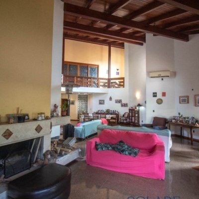 Casa Residencial com 430m², 7 quartos, 5 suítes, 2 garagens, no bairro Jurerê em Florianópolis