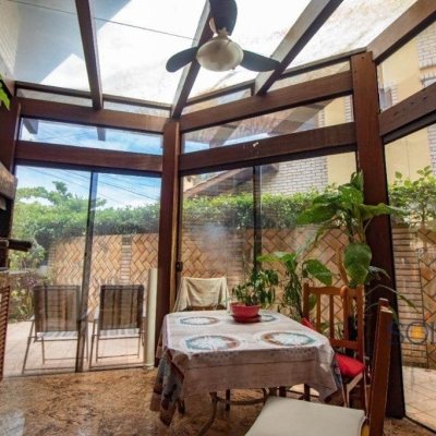 Casa Residencial com 430m², 7 quartos, 5 suítes, 2 garagens, no bairro Jurerê em Florianópolis