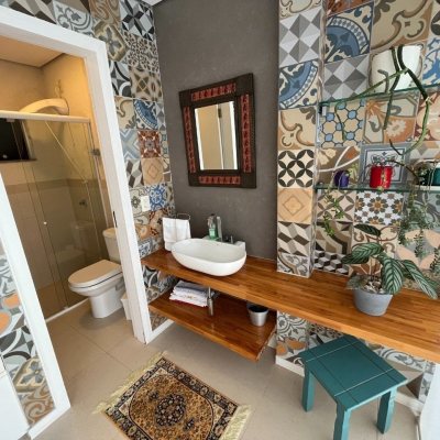 Casa Residencial com 340m², 4 quartos, 4 suítes, 6 garagens, no bairro João Paulo em Florianópolis