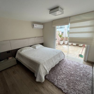 Casa Residencial com 340m², 4 quartos, 4 suítes, 6 garagens, no bairro João Paulo em Florianópolis