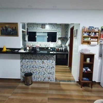 Casa Residencial com 199m², 5 quartos, 3 suítes, 2 garagens, no bairro Ingleses do Rio Vermelho em Florianópolis