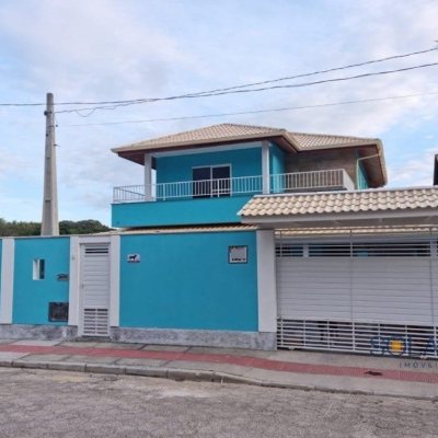 Casa Residencial com 199m², 5 quartos, 3 suítes, 2 garagens, no bairro Ingleses do Rio Vermelho em Florianópolis