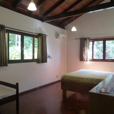 Casa Residencial com 600m², 8 quartos, 2 suítes, 14 garagens, no bairro Campeche em Florianópolis