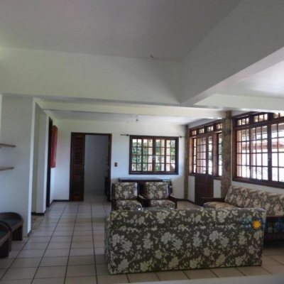 Casa Residencial com 600m², 8 quartos, 2 suítes, 14 garagens, no bairro Campeche em Florianópolis