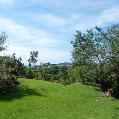 Casa Residencial com 600m², 8 quartos, 2 suítes, 14 garagens, no bairro Campeche em Florianópolis