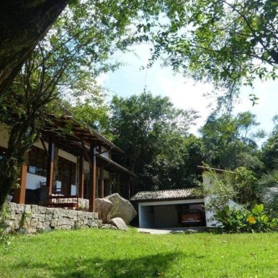 Casa Residencial com 600m², 8 quartos, 2 suítes, 14 garagens, no bairro Campeche em Florianópolis