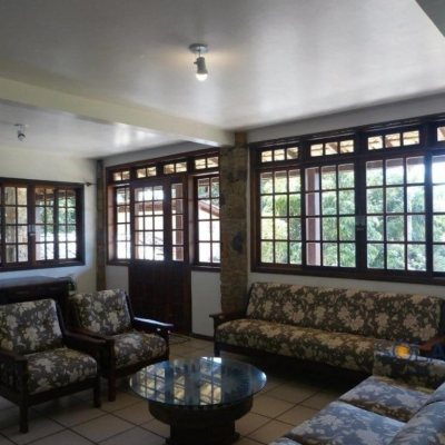 Casa Residencial com 600m², 8 quartos, 2 suítes, 14 garagens, no bairro Campeche em Florianópolis