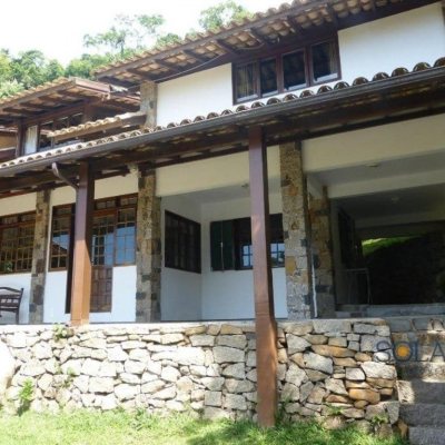 Casa Residencial com 600m², 8 quartos, 2 suítes, 14 garagens, no bairro Campeche em Florianópolis