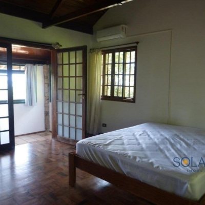 Casa Residencial com 600m², 8 quartos, 2 suítes, 14 garagens, no bairro Campeche em Florianópolis