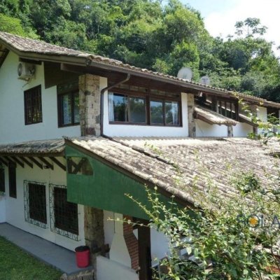 Casa Residencial com 600m², 8 quartos, 2 suítes, 14 garagens, no bairro Campeche em Florianópolis