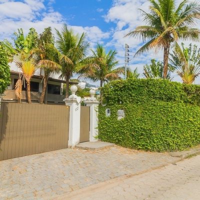 Casa Residencial com 585m², 6 quartos, 4 suítes, 8 garagens, no bairro João Paulo em Florianópolis