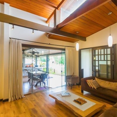 Casa Residencial com 585m², 6 quartos, 4 suítes, 8 garagens, no bairro João Paulo em Florianópolis