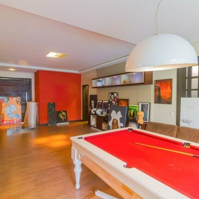 Casa Residencial com 585m², 6 quartos, 4 suítes, 8 garagens, no bairro João Paulo em Florianópolis