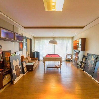 Casa Residencial com 585m², 6 quartos, 4 suítes, 8 garagens, no bairro João Paulo em Florianópolis