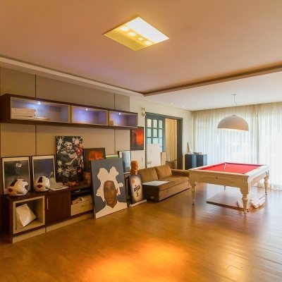 Casa Residencial com 585m², 6 quartos, 4 suítes, 8 garagens, no bairro João Paulo em Florianópolis