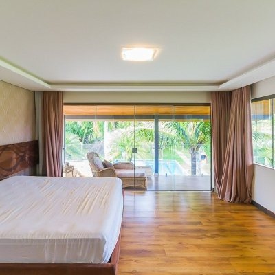 Casa Residencial com 585m², 6 quartos, 4 suítes, 8 garagens, no bairro João Paulo em Florianópolis