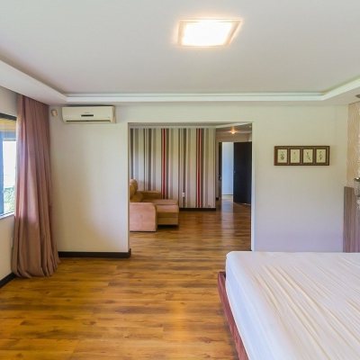 Casa Residencial com 585m², 6 quartos, 4 suítes, 8 garagens, no bairro João Paulo em Florianópolis