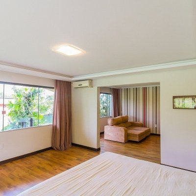 Casa Residencial com 585m², 6 quartos, 4 suítes, 8 garagens, no bairro João Paulo em Florianópolis