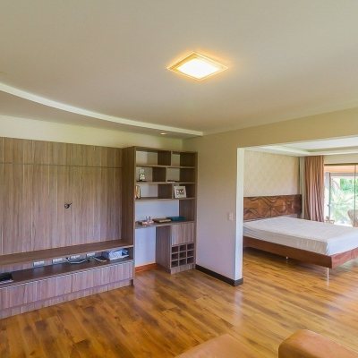 Casa Residencial com 585m², 6 quartos, 4 suítes, 8 garagens, no bairro João Paulo em Florianópolis