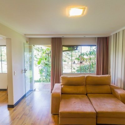 Casa Residencial com 585m², 6 quartos, 4 suítes, 8 garagens, no bairro João Paulo em Florianópolis