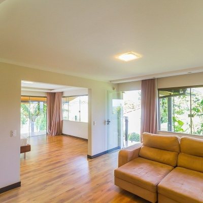 Casa Residencial com 585m², 6 quartos, 4 suítes, 8 garagens, no bairro João Paulo em Florianópolis