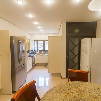 Casa Residencial com 585m², 6 quartos, 4 suítes, 8 garagens, no bairro João Paulo em Florianópolis