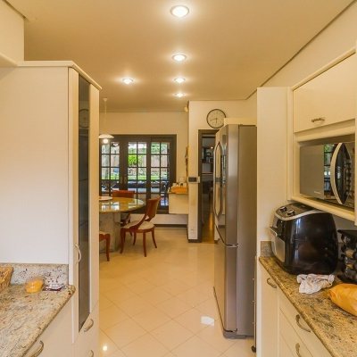 Casa Residencial com 585m², 6 quartos, 4 suítes, 8 garagens, no bairro João Paulo em Florianópolis