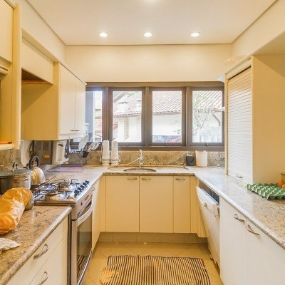 Casa Residencial com 585m², 6 quartos, 4 suítes, 8 garagens, no bairro João Paulo em Florianópolis