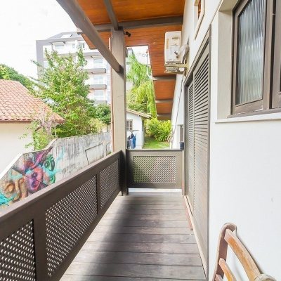 Casa Residencial com 585m², 6 quartos, 4 suítes, 8 garagens, no bairro João Paulo em Florianópolis