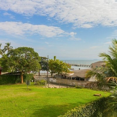 Casa Residencial com 585m², 6 quartos, 4 suítes, 8 garagens, no bairro João Paulo em Florianópolis